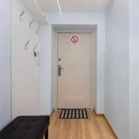 Apartment Swietojanska Center Of 550m To The By Renters Gdynia